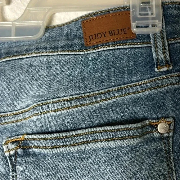 Judy Blue Capri Fit Light Wash Distressed Denim - Picture 8 of 11